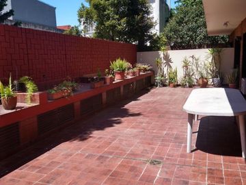 Excelente 5 Amb Con Cochera Incluida Y Patio Aterrazado