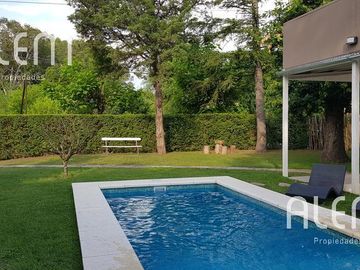 Casa de dos dormitorios en venta en El Bosquecillo