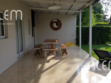 Casa de dos dormitorios en venta en El Bosquecillo