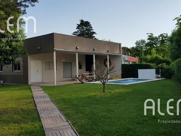 Casa de dos dormitorios en venta en El Bosquecillo