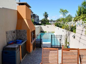 Duplex con pileta climatizada · 128m² · 4 Ambientes · 1 Cochera