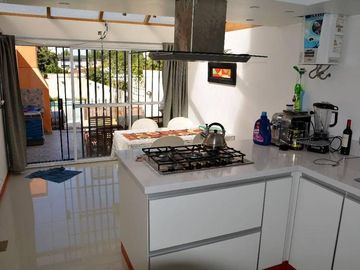 Duplex con pileta climatizada · 128m² · 4 Ambientes · 1 Cochera