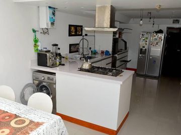 Duplex con pileta climatizada · 128m² · 4 Ambientes · 1 Cochera