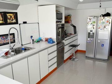 Duplex con pileta climatizada · 128m² · 4 Ambientes · 1 Cochera