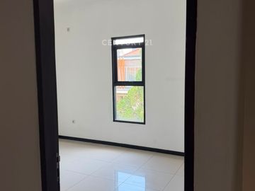 Dijual Rumah 2 Lantai Strategis Di Singgasana Mekarwangi Bandung