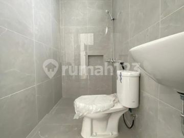 Rumah Modern Elegan di Brigif Selangkah ke Tol