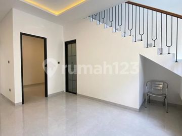 Rumah Modern Elegan di Brigif Selangkah ke Tol