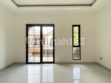 Rumah Modern Elegan di Brigif Selangkah ke Tol
