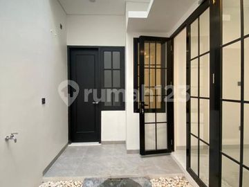 Rumah Modern Elegan di Brigif Selangkah ke Tol