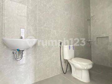 Rumah Modern Elegan di Brigif Selangkah ke Tol