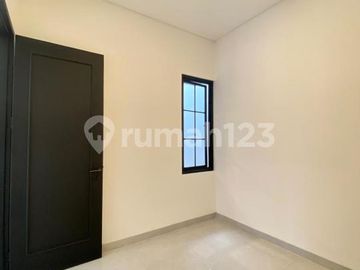 Rumah Modern Elegan di Brigif Selangkah ke Tol