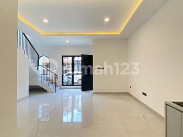 Rumah Modern Elegan di Brigif Selangkah ke Tol
