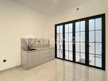 Rumah Modern Elegan di Brigif Selangkah ke Tol