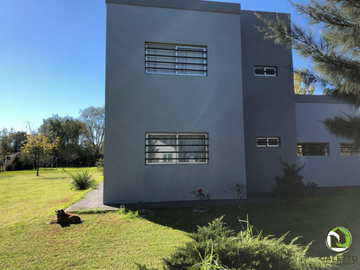 VENTA - CASA QUINTA - LA PLATA.