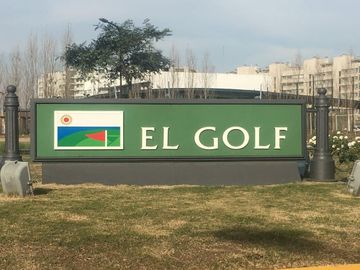 Moderna y canchera casa al golf en El Golf, Nordelta