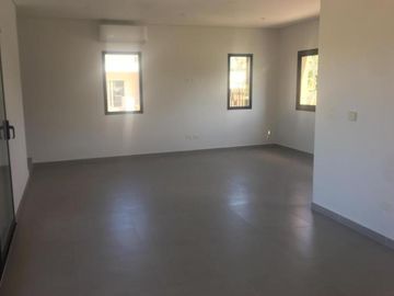 MUY LINDA CASA EN LOTE CENTRAL