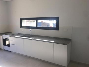 MUY LINDA CASA EN LOTE CENTRAL