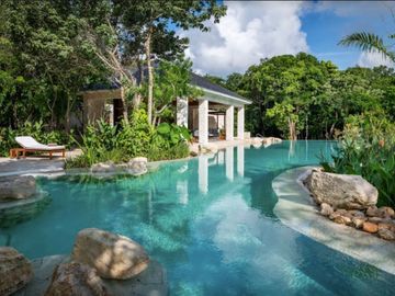 Departamento, planta baja, alberca privada de lujo en  Playa del Carmen