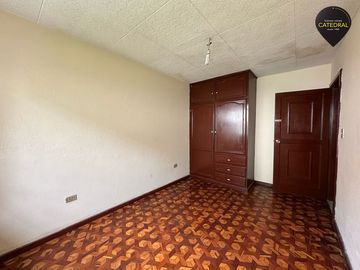 Casa de venta en Av. Hurtado de Mendoza  – código:20656