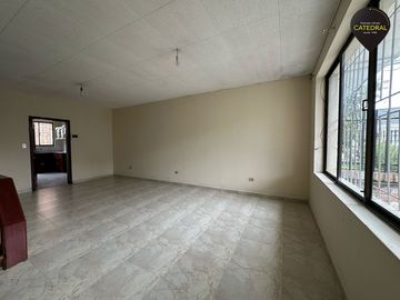 Casa de venta en Av. Hurtado de Mendoza  – código:20656