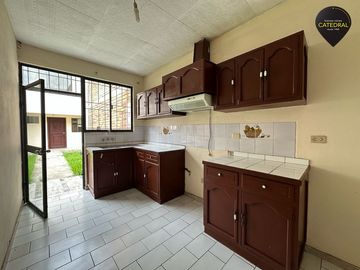Casa de venta en Av. Hurtado de Mendoza  – código:20656