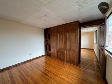 Casa de venta en Av. Hurtado de Mendoza  – código:20656