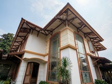 Dijual Cepat Rumah Luas Siap Huni  Ada Swimming Pool Di Jaksel