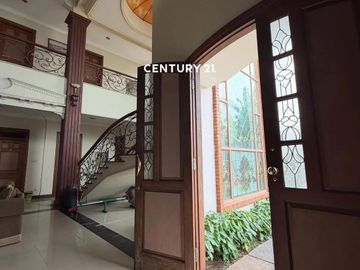 Dijual Cepat Rumah Luas Siap Huni  Ada Swimming Pool Di Jaksel