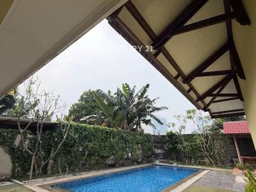 Dijual Cepat Rumah Luas Siap Huni  Ada Swimming Pool Di Jaksel
