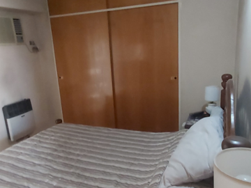 TIPO CASA AL FRENTE, EN 3 PLANTAS Y DOS PATIOS.