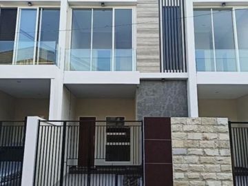 Rumah Sutorejo Timur Hadap timur Listrik 2200 watt, New, Minimalis