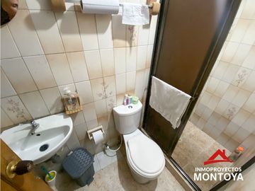 Casa de 3 niveles en Los Cristales-Cuba, Pereira