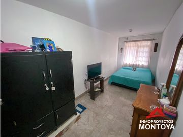 Casa de 3 niveles en Los Cristales-Cuba, Pereira