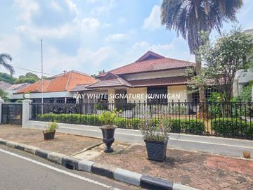 Dijual Rumah 2 Lantai Siap Huni di Menteng
