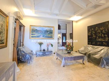 Dijual Rumah 2 Lantai Siap Huni di Menteng