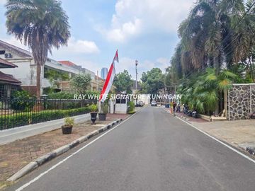 Dijual Rumah 2 Lantai Siap Huni di Menteng