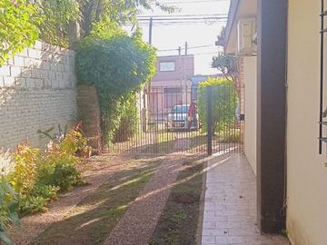VENTA Gran ubicación casa con 2 dormitorios y 420 metros cuadrados de lote APTA CRÉDITO