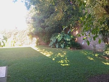 VENTA Gran ubicación casa con 2 dormitorios y 420 metros cuadrados de lote APTA CRÉDITO