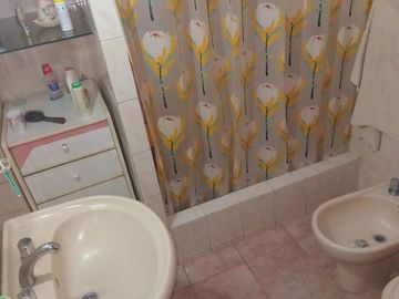 VENTA Gran ubicación casa con 2 dormitorios y 420 metros cuadrados de lote APTA CRÉDITO