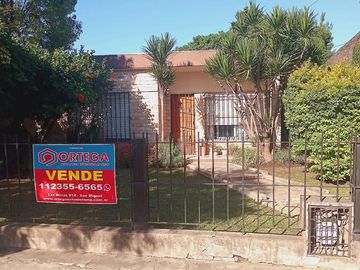 VENTA Gran ubicación casa con 2 dormitorios y 420 metros cuadrados de lote APTA CRÉDITO