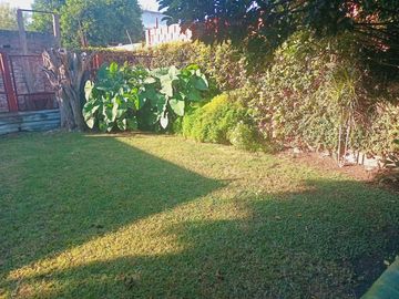 VENTA Gran ubicación casa con 2 dormitorios y 420 metros cuadrados de lote APTA CRÉDITO