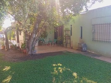 VENTA Gran ubicación casa con 2 dormitorios y 420 metros cuadrados de lote APTA CRÉDITO