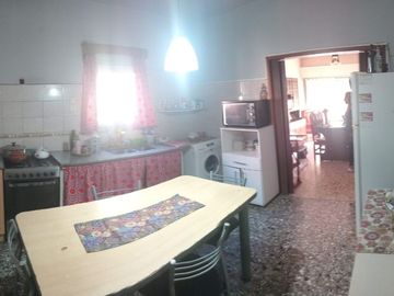 VENTA Gran ubicación casa con 2 dormitorios y 420 metros cuadrados de lote APTA CRÉDITO