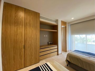 Departamento con jardín privado, vista al mar y la marina. Ademas de amenidades