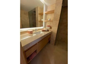 Departamento con jardín privado, vista al mar y la marina. Ademas de amenidades