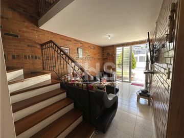 SE VENDE CASA EN BARRIO ENTRE RIOS CARTAGO