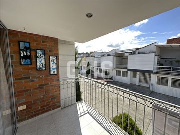 SE VENDE CASA EN BARRIO ENTRE RIOS CARTAGO