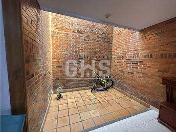 SE VENDE CASA EN BARRIO ENTRE RIOS CARTAGO