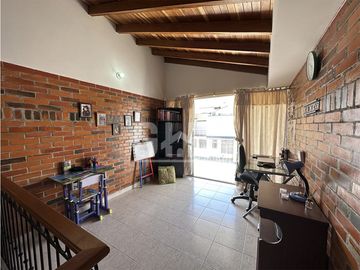 SE VENDE CASA EN BARRIO ENTRE RIOS CARTAGO