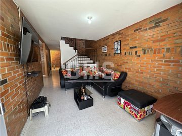 SE VENDE CASA EN BARRIO ENTRE RIOS CARTAGO